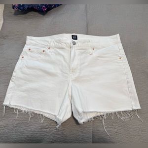 White GAP shorts